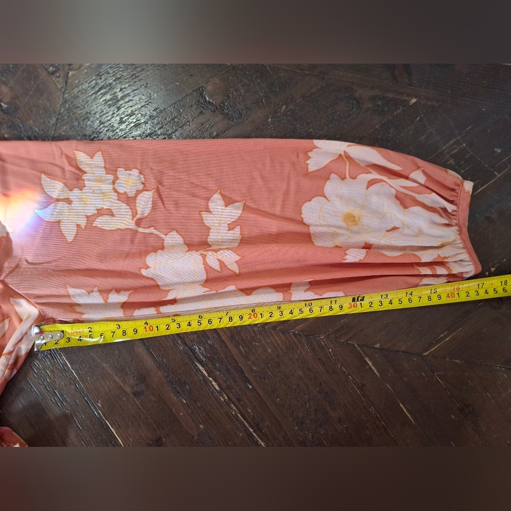 Ophelia Roe Elegant Floral Blouse - Peach Size M. - Picture 7 of 8